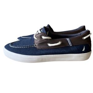 NAUTICA men’s 10 1/2 navy boat shoe excellent condition the “MALAD”